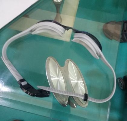 Μηχανή εκτόξευσης σε σιλικόνη για την κατασκευή γυαλιών κολύμβησης σε σιλικόνη